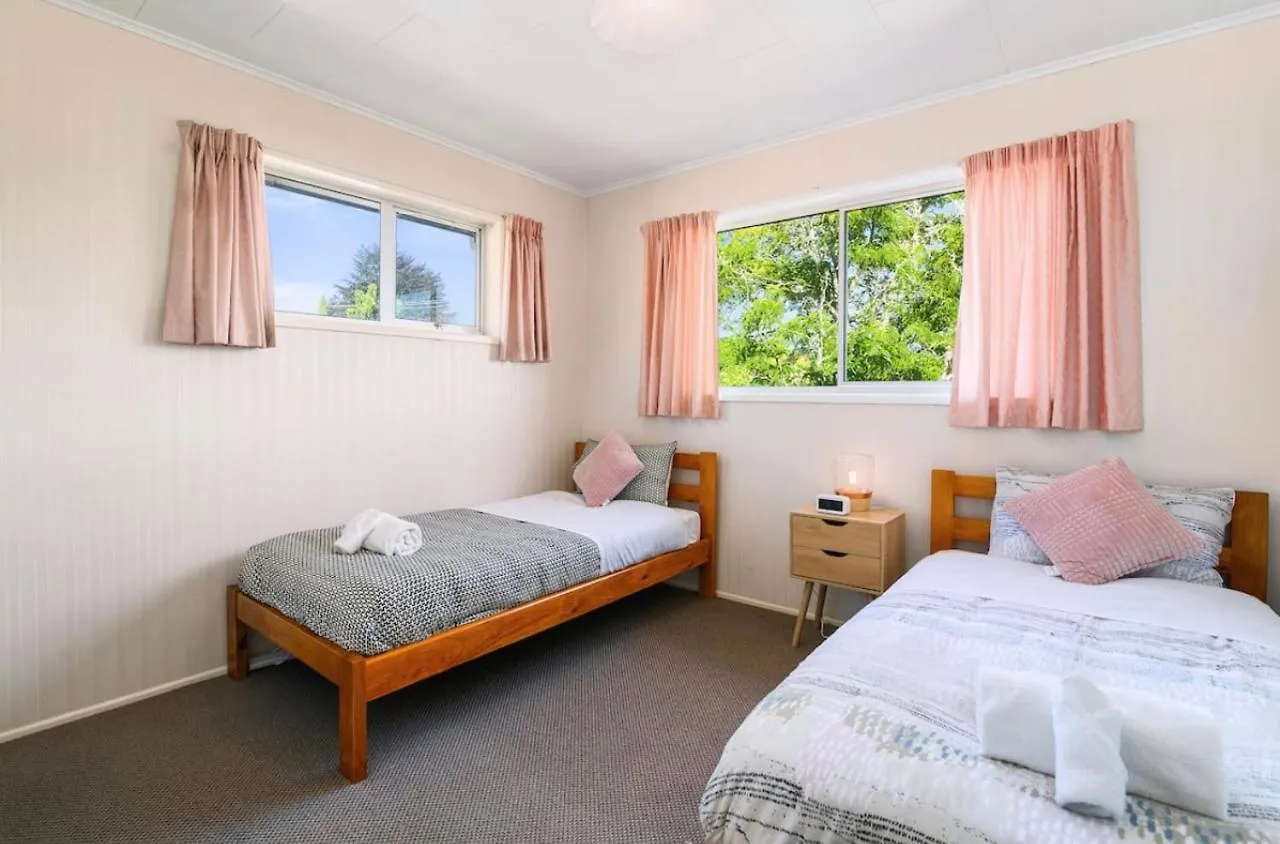 Spacious Utuhina Holiday House Rotorua